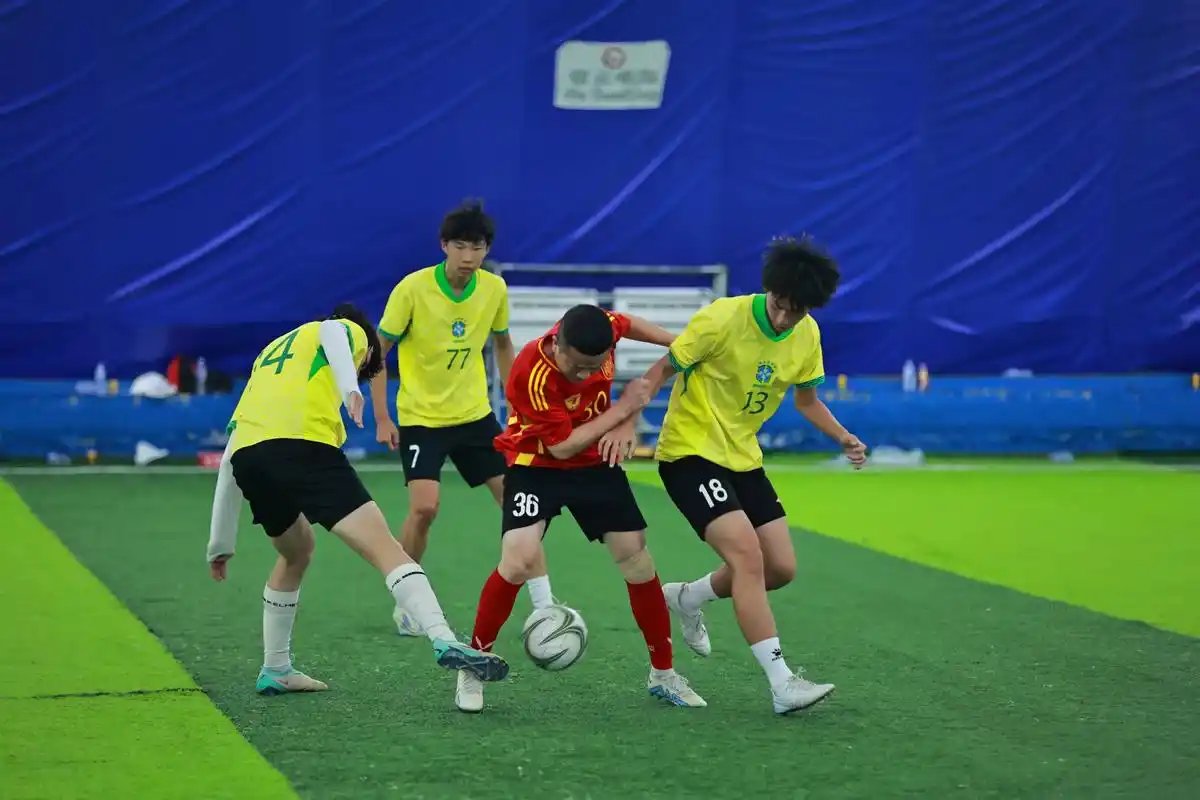 欧冠对决：AC米兰 VS 曼城